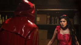 La noche de graduación se tiñe de rojo