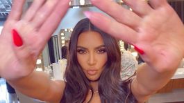 Kim Kardashian promocionó un nuevo conjunto de ropa interior