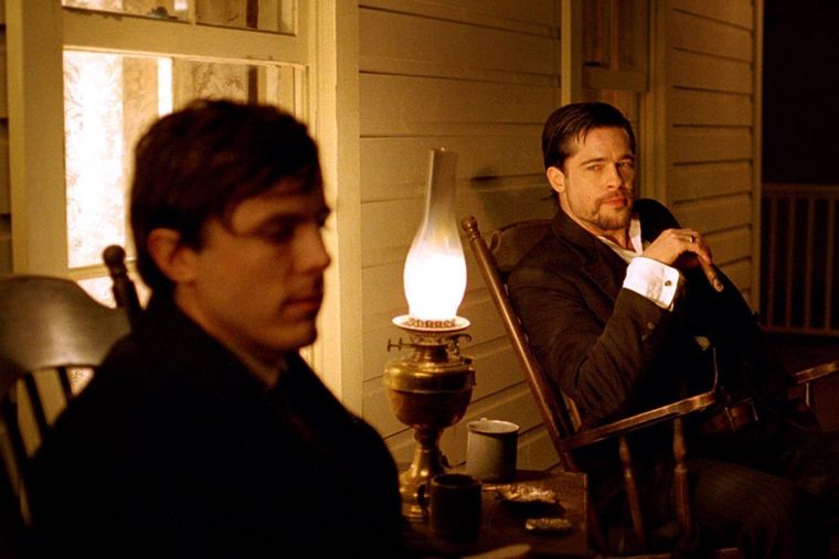 Brad Pitt y Cassey Affleck en El asesinato de Jesse James por el cobarde Robert Ford. Brad Pitt y Cassey Affleck en El asesinato de Jesse James por el cobarde Robert Ford.