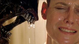 La mítica escena de Alien3 con el xenomorfo acorralando a Ripley