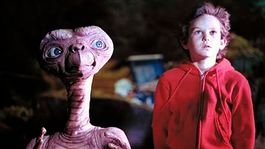 Henry Thomas odió las nuevas versiones de E. T., el extraterrestre