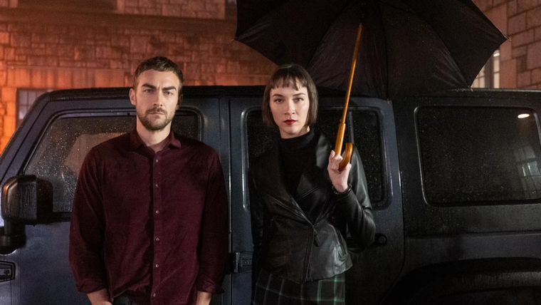 Tom Austen y Sydney Lemmon dan vida a Daimon y Ana Helstrom. Tom Austen y Sydney Lemmon dan vida a Daimon y Ana Helstrom. 