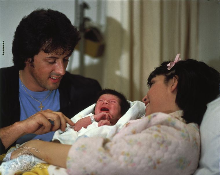 Cuando tenías pocos meses de vida, Seargeoh Stallone hizo se debut en la gran pantalla como el hijo de Rocky y Adrian en Rocky II. Cuando tenías pocos meses de vida, Seargeoh Stallone hizo se debut en la gran pantalla como el hijo de Rocky y Adrian en Rocky II.