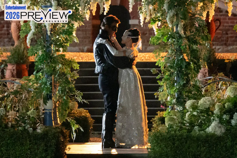 Benedict y Sophie se conocerán en el famoso Baile de Máscaras. Benedict y Sophie se conocerán en el famoso Baile de Máscaras. 