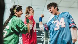 El trío protagonista de Un comeback salvaje, la película que revive la nostalgia Y2K del K-Pop.