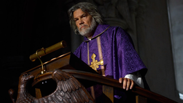 Josh Brolin en Wake Up Dead Man: Un misterio de Knives Out.&nbsp;