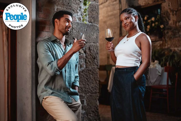 Primer vistazo exclusivo de la revista People a la nueva comedia romántica del actor Primer vistazo exclusivo de la revista People a la nueva comedia romántica del actor