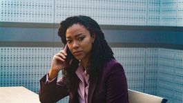 La la protagonista de la spin-off de Blue Bloods, reconoció que no vio la serie, lo que le permitió ingresar a la franquicia con la mente en blanco para crear su propio camino.