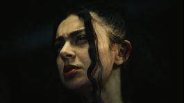 The Moment nació de una idea original de Charli XCX. The Moment nació de una idea original de Charli XCX.