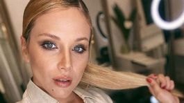 a barbie velez se le abrio la camisa y mostro de mas a barbie velez se le abrio la camisa y mostro de mas