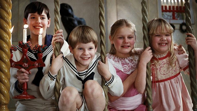 Bertil Guve y Pernilla Allwin protagonizan Fanny y Alexander. Bertil Guve y Pernilla Allwin protagonizan Fanny y Alexander.