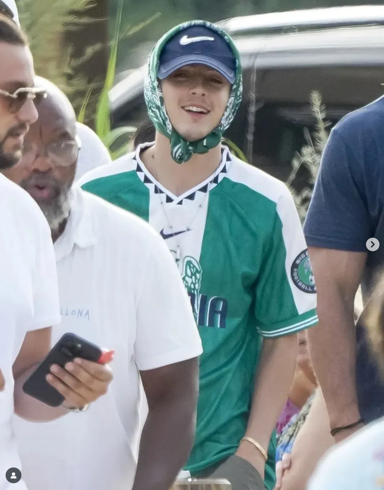 Timothée Chalamet oculta su nuevo look para Dune: Messiah. Timothée Chalamet oculta su nuevo look para Dune: Messiah.