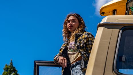 Gina Mastronicola protagoniza esta serie sobre una joven con poderes, de los que ella misma desconoce, y sus intentos por ser una chica normal dentro de un mundo plagado de fantasía
