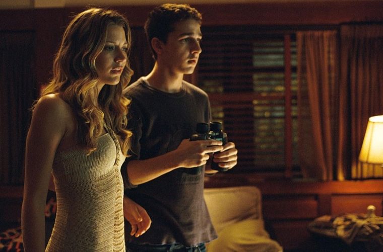 Shia LaBeouf y Sarah Roemer en Paranoia