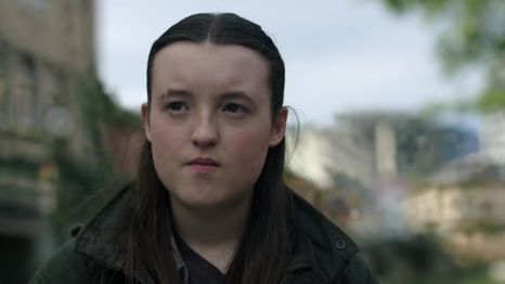 Bella Ramsey como Ellie en The Last of Us 