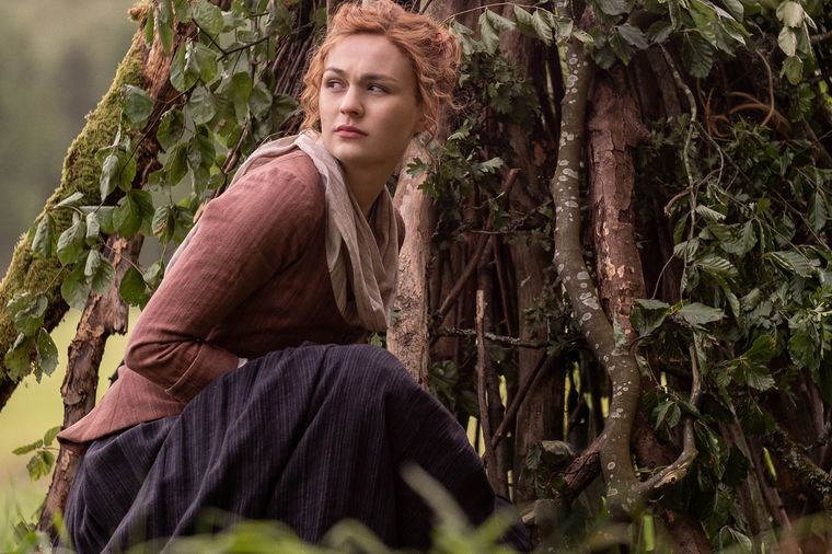 Sophie Skelton interpreta a Brianna Fraser