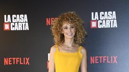 estocolmo de la casa de papel llevo su diminuto bikini a la piscina mas pequena del mundo