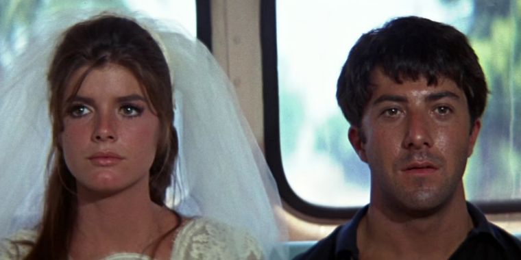 Protagonizado por Dustin Hoffman y Anne Bancroft, El Graduado narra la tórrida relación relación entre un joven recién graduado y mujer mucho mayor que él