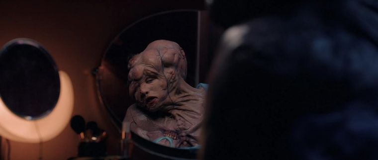 El momento de La Sustancia que recuerda a The Thing de John Carpenter. El momento de La Sustancia que recuerda a The Thing de John Carpenter.