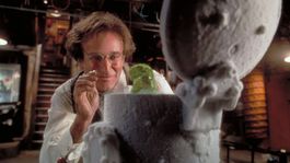 Robbin Williams le dio vida al profesor Philip en Flubber (1997)
