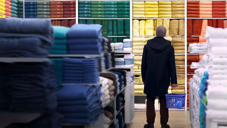 Ben Mendelsohn protagoniza La tierra de los hábitos constantes. Ben Mendelsohn protagoniza La tierra de los hábitos constantes.