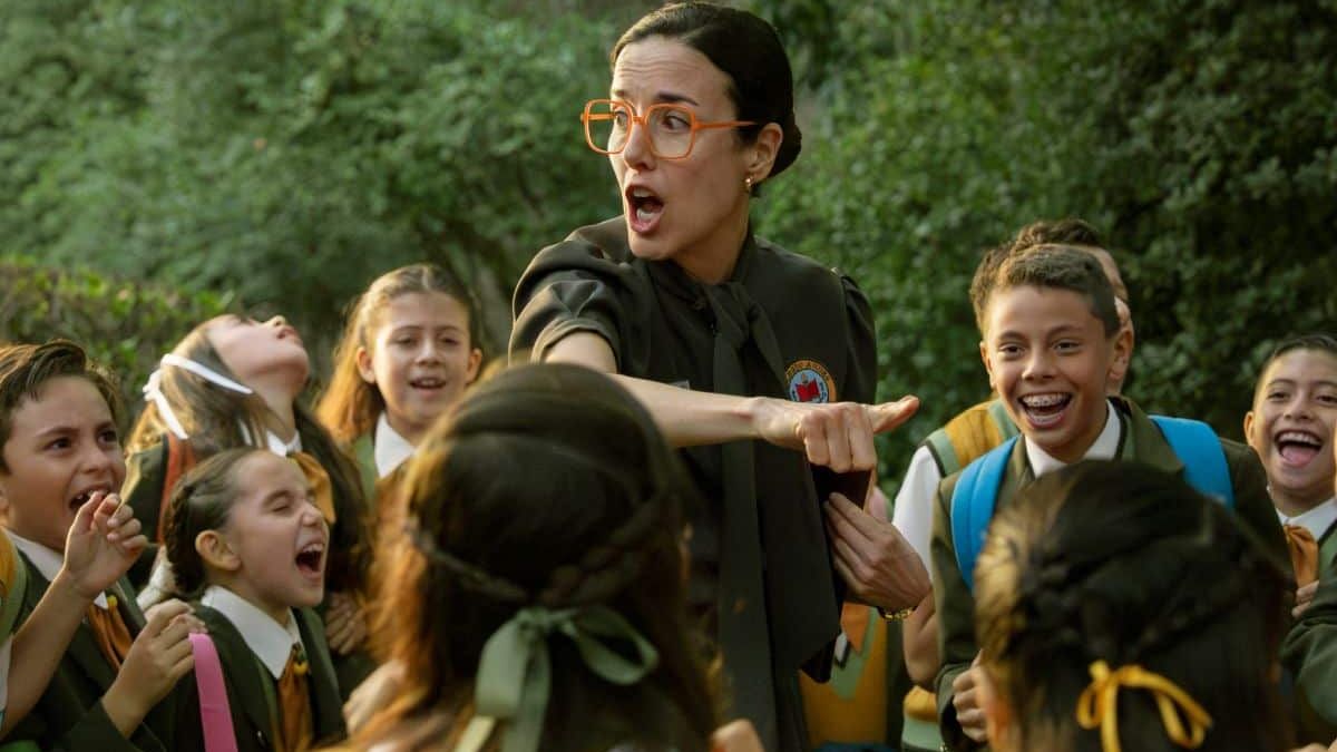 El director y guionista mexicano Manolo Caro, vuelve a Netflix con una nueva serie de comedia liderada por Cecilia Suárez. 