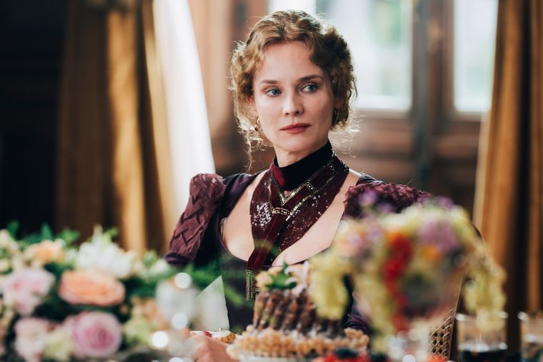 Diane Kruger como la intrigante Madame de Rosemonde. Diane Kruger como la intrigante Madame de Rosemonde. 