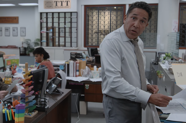 Oscar Nuñez regresa como Oscar Martinez en The Paper. Oscar Nuñez regresa como Oscar Martinez en The Paper.