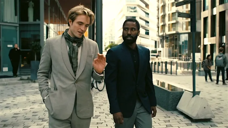 Robert Pattinson protagonizó Tenet con John David Washington en 2020. Robert Pattinson protagonizó Tenet con John David Washington en 2020.