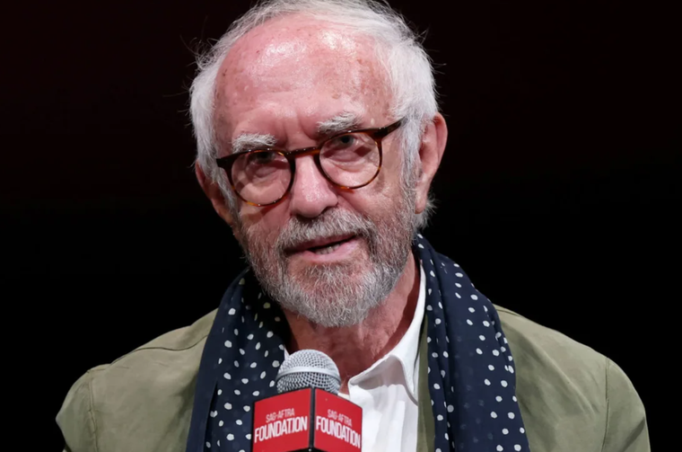 Jonathan Pryce se mantiene muy activo a los 78 años Jonathan Pryce se mantiene muy activo a los 78 años