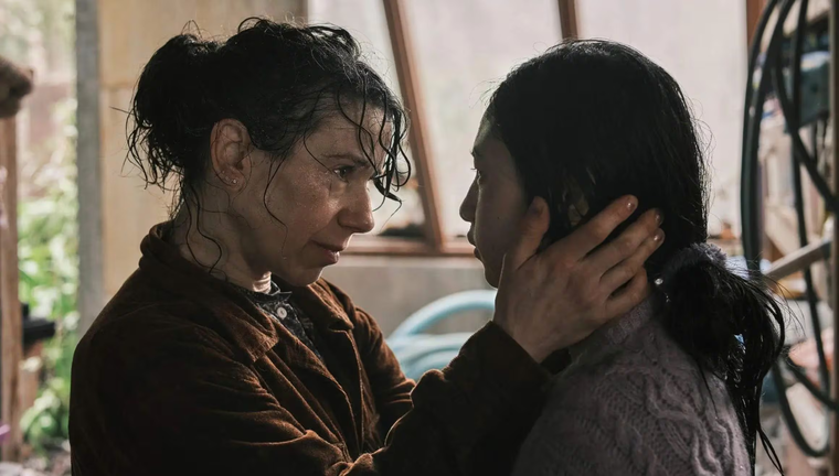 Sally Hawkins interpreta a una desquiciada madre adoptiva.&nbsp;