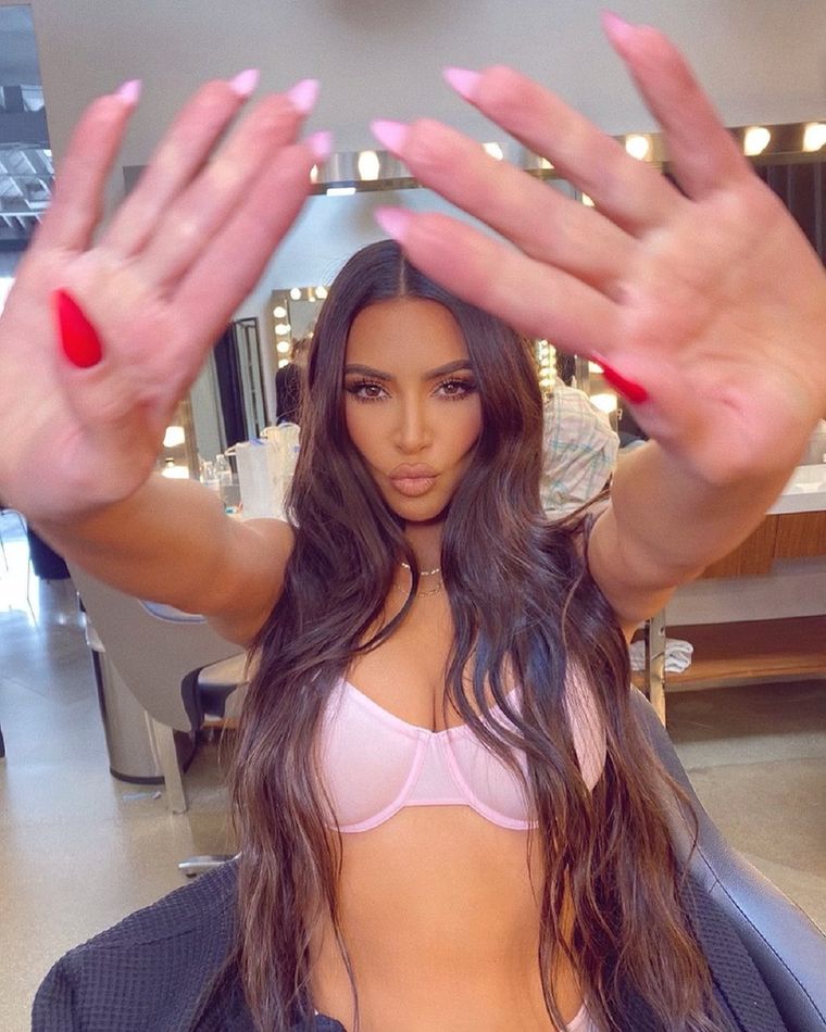 Kim Kardashian promocionó un nuevo conjunto de ropa interior