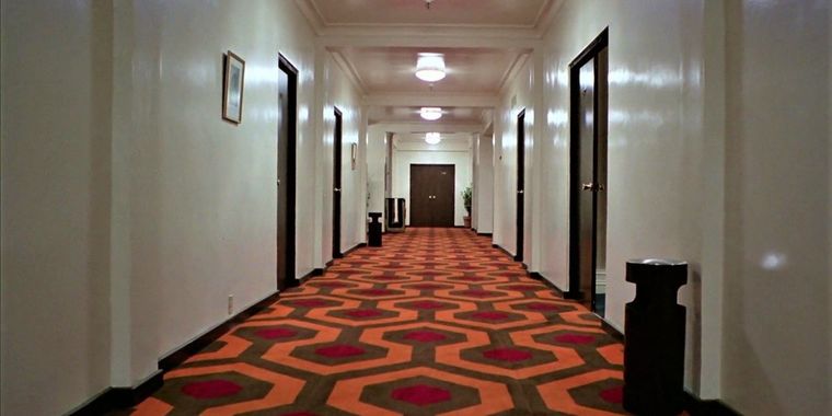 Uno de los famosos pasillos del Hotel Overlook. Uno de los famosos pasillos del Hotel Overlook.