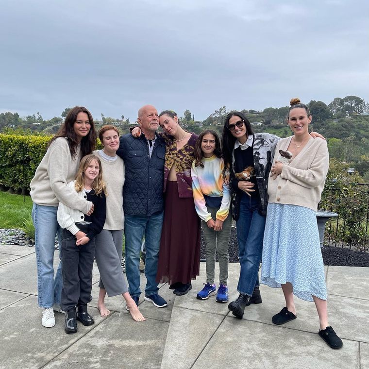 Bruce Willis tiene la contención de toda su familia, incluidas sus hijas y su exesposa Demi Moore. Bruce Willis tiene la contención de toda su familia, incluidas sus hijas y su exesposa Demi Moore. 