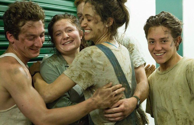 Desde el primer minuto la serie te avisa que los personajes son un desastre. Desde el primer minuto la serie te avisa que los personajes son un desastre.