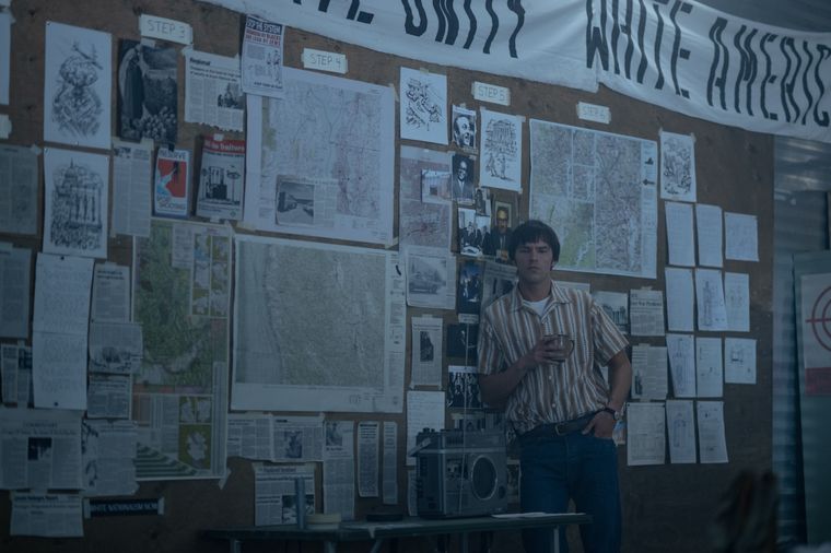 La hermandad silenciosa es un interesante thriller político que invita a reflexionar sobre el poder de las ideologías extremistas. La hermandad silenciosa es un interesante thriller político que invita a reflexionar sobre el poder de las ideologías extremistas.