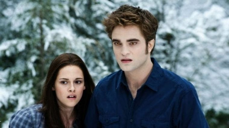 Crepúsculo es una de las historias adolescentes más famosas el siglo XXI. Crepúsculo es una de las historias adolescentes más famosas el siglo XXI.