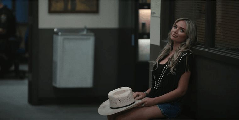 Natalie Alyn Lind interpreta a Oreana y cuenta con experiencia en varias series y películas Natalie Alyn Lind interpreta a Oreana y cuenta con experiencia en varias series y películas