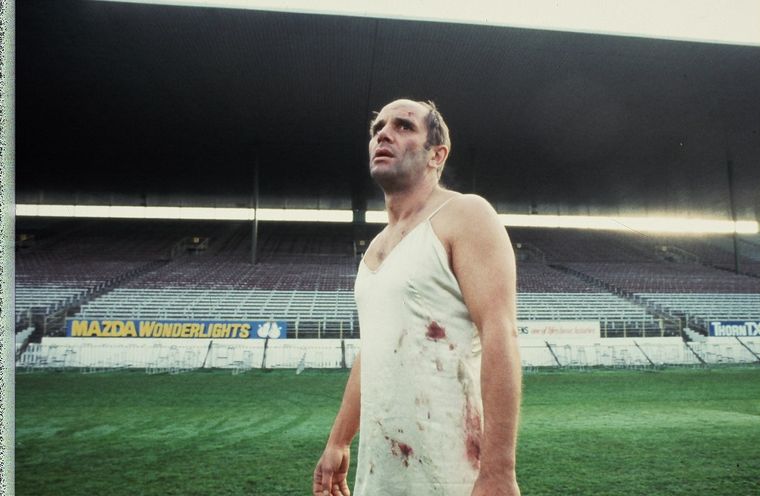 Bruno Lawrence es le protagonista de La tierra quieta. Bruno Lawrence es le protagonista de La tierra quieta.