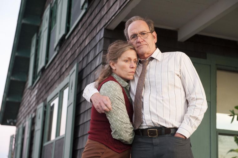 La miniserie ganó ocho premios Emmy, incluyendo Mejor Miniserie y Mejor Actriz para Frances McDormand. La miniserie ganó ocho premios Emmy, incluyendo Mejor Miniserie y Mejor Actriz para Frances McDormand.