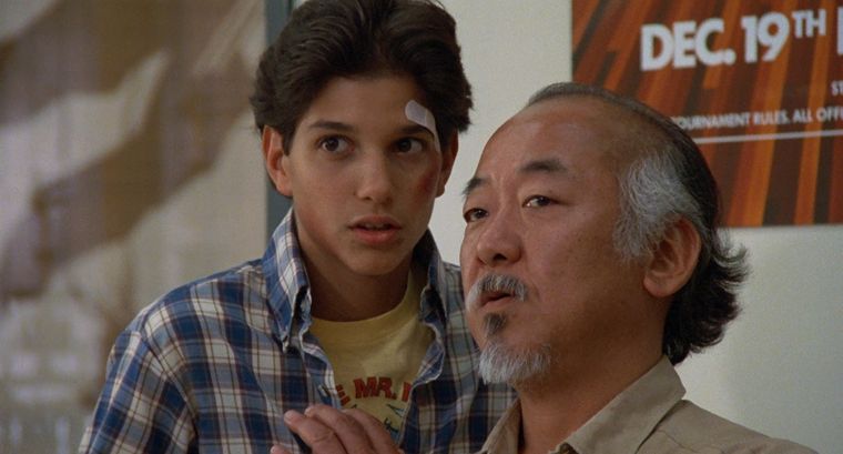 Daniel y el Sr Miyagi en la primera entrega de Karate Kid