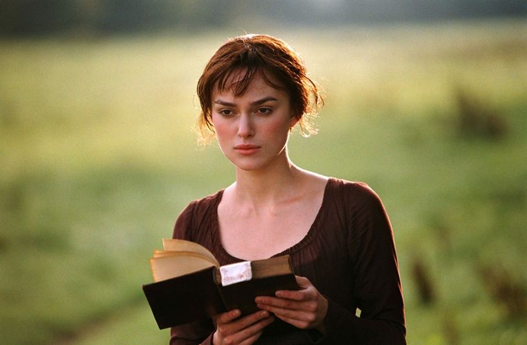 Keira Knightley protagoniza la adaptación de Orgullo y prejuicio de 2005.