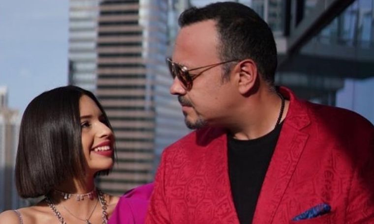 Ángela Aguilar junto a Pepe Aguilar