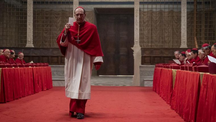 La cinta, protagonizada por Ralph Fiennes, desembarcó en Amazon Prime Video cuatro días antes de la muerte del Papa Francisco. La cinta, protagonizada por Ralph Fiennes, desembarcó en Amazon Prime Video cuatro días antes de la muerte del Papa Francisco.