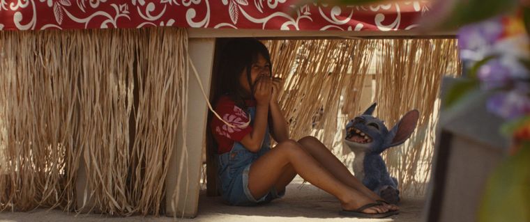 lilo-and-stitch-live-action-stitch-lilo-eating.jpg