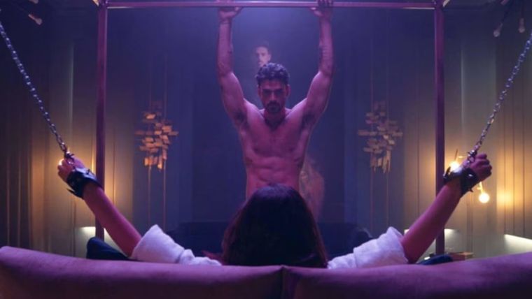 Con 0% de aprobación en Rotten Tomatoes, esta película subida de tono está basada en la trilogía de Blanka Lipiska, adaptada al cine con tres películas disponibles en Netflix. Con 0% de aprobación en Rotten Tomatoes, esta película subida de tono está basada en la trilogía de Blanka Lipiska, adaptada al cine con tres películas disponibles en Netflix.