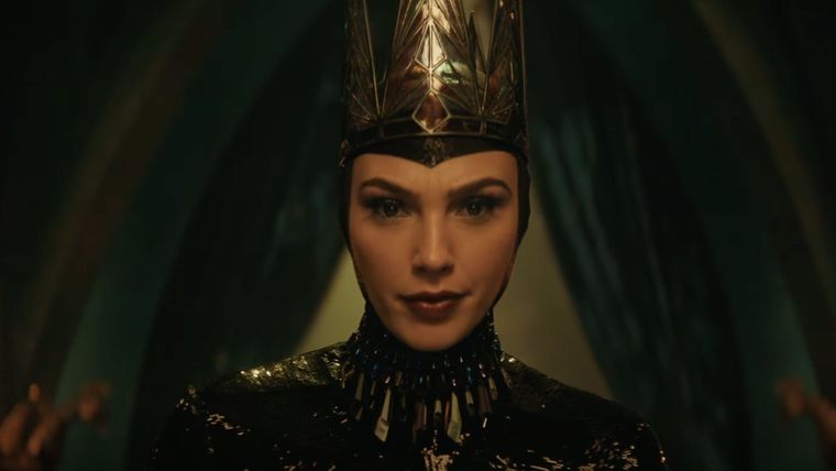 Gal Gadot como la Reina Grimhilde en Blancanieves. Gal Gadot como la Reina Grimhilde en Blancanieves.