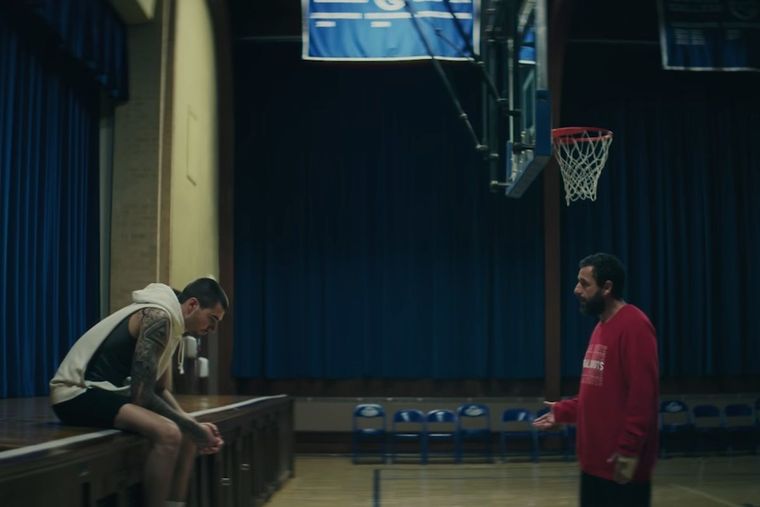 Garra es una película dramática sobre un cazatalentos y un jugador callejero que tiene potencial para jugar en las grandes ligas