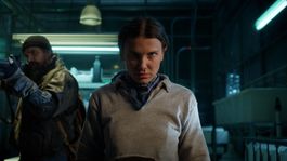 Eleven (Millie Bobby Brown) se prepara para luchar.