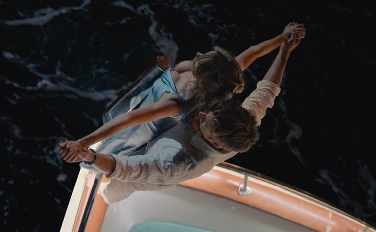 No son Rose y Jack, es la pareja que conquistó en la comedia romántica del año